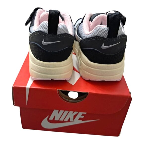 Nike Black and Pink Sneakers for Everyday Comfort - Picture 5 of 12